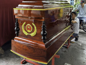 Quan tài địa táng gõ đỏ quan tài an táng gõ đỏ dịch vụ mai táng trọn gói dịch vụ tang lễ trọn gói